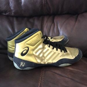 ASICS gold elite whrestling shoes